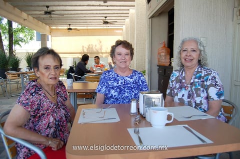 22042012 LAURA  Ceniceros, Martha Rivera y María Alicia Vázquez.