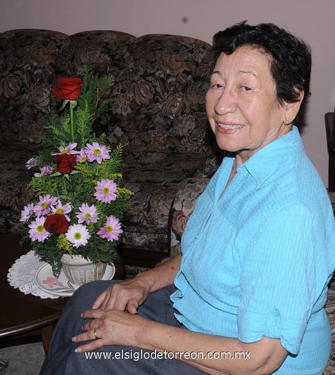 22042012 MARíA  del Pilar Ordaz de Cárdenas el día de su onomástico.