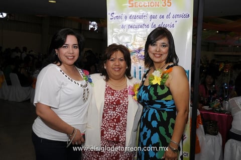 22042012 MARíA EUGENIA  Pérez, María Eugenia Muruato y Lorena Hernández.