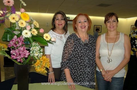 21042012 LUPITA , Tita y Claudia.