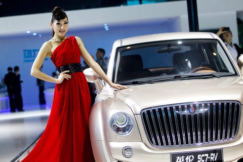Geely Englon SC7-RV. Las grandes marcas de automóviles estaban presentes en la inauguración de la exposición , que exhibirá 990 modelos que seducirán al primer mercado automovilístico mundial.