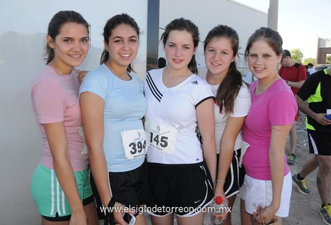 24042012 CARLA , Romina, Aurora, Ale y Karina.