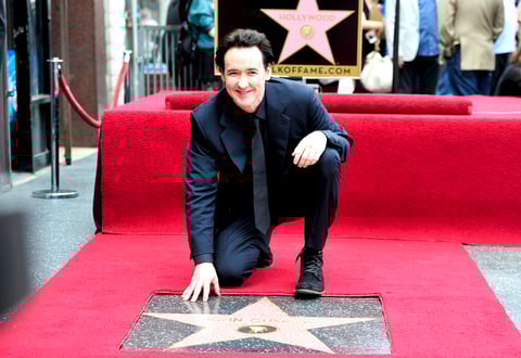 El actor estadounidense John Cusack recibió su estrella en el Paseo de la Fama de Hollywood.