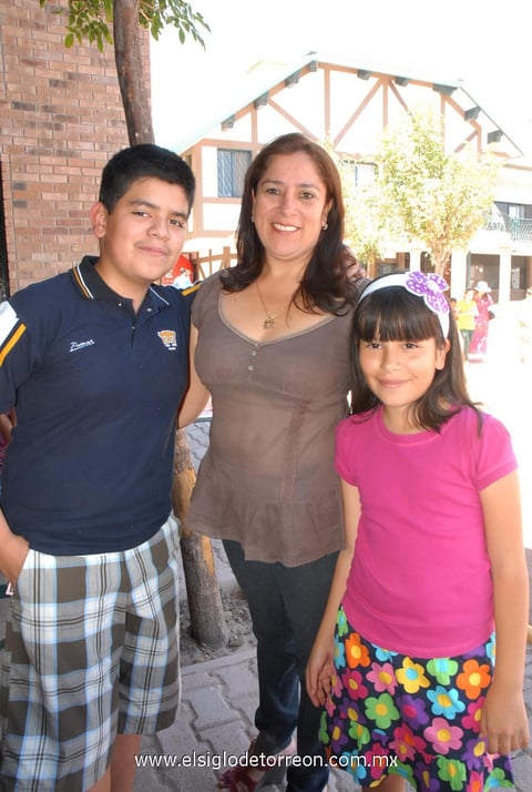 25042012 MARIFER , Cassandra y Sofía.