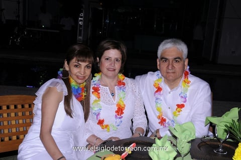 25042012 ROCíO , Mila y Carlos.