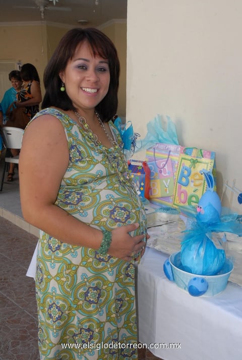 25042012 LAURA PALOMA  Jaime de Rodríguez en su fiesta de canastilla junto a su hija Regina.