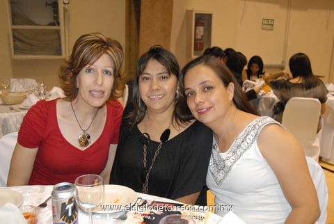 25042012 CARO  Muñoz, Norma Castillo y Tere Elizalde.