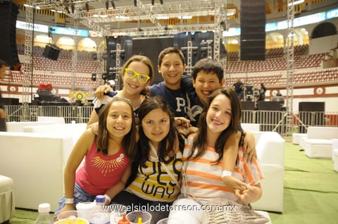 26042012 SOFI,  Andrés, Daniel, Lulú, Paulina y Milu.