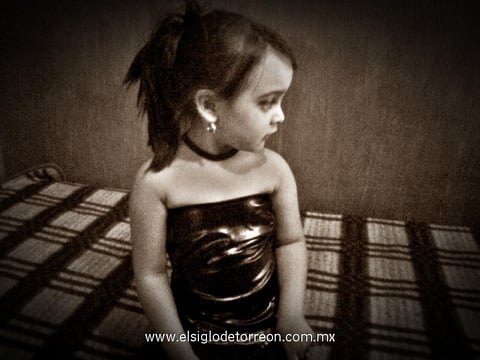 26042012 Duan Richelle en una foto con motivo del Día del Niño.