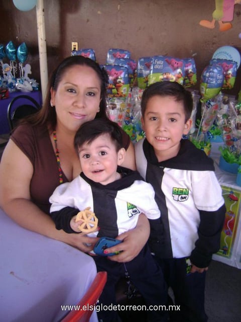 26042012 Familia Luévanos Morales en el malecón de Mazatlán, Sin.