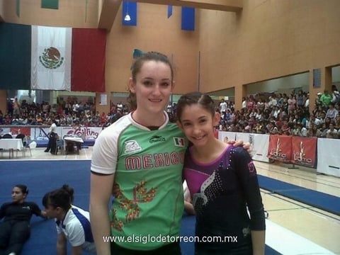 29042012 YESSENIA  Estrada y Jéssica Ciprés, lindas campeonas viajeras.