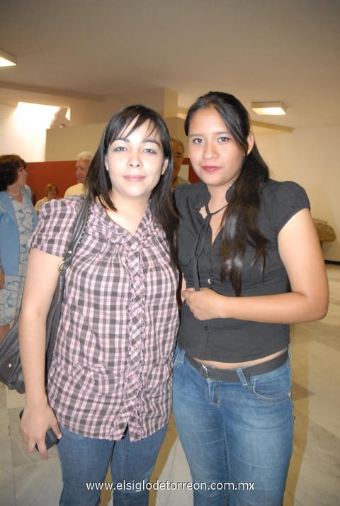 29042012 RUTH  Castro y Rocío Matías.