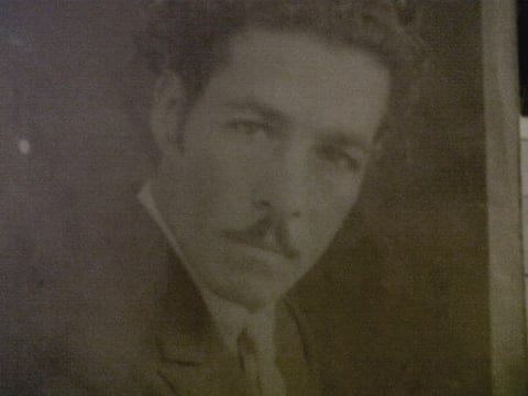 REYNALDO González Alderete en una fotografía de estudio de 1950.