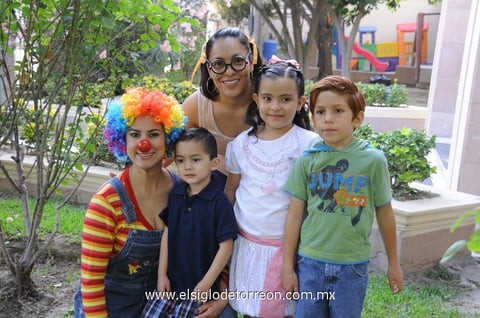 28042012 ALEJANDRA , Enrique, Diana, Karina y Kasem.