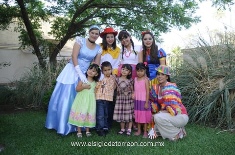 28042012 MAESTRAS  junto a los pequeños Valeria, Luis Mario, Natalia y Valentina.