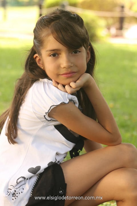 29042012 ARACELY  en una fotografía con motivo del Día del Niño.