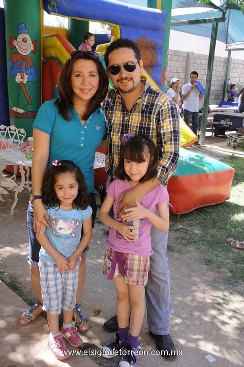 30042012 LULú , Édgar, Andrea y Monse.