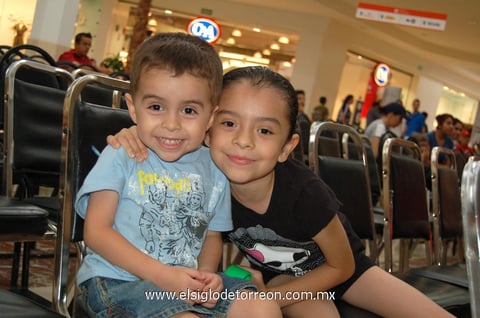 29042012 LUIS  y Tania.