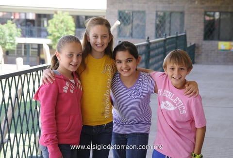 30042012 RENATA , Bárbara, Natalia y Pablo.