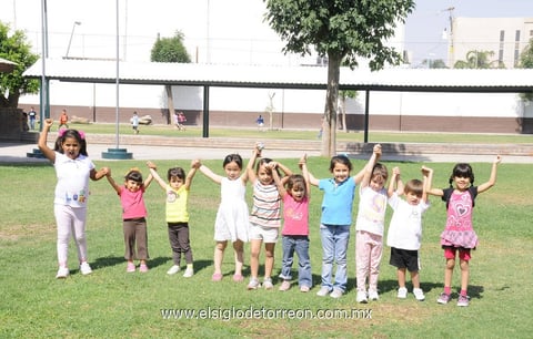 30042012 AíDA , Marian, Analía, Kaiwen, Marisa, Ángela, Mariana, Ángeles, Diego y Victoria.
