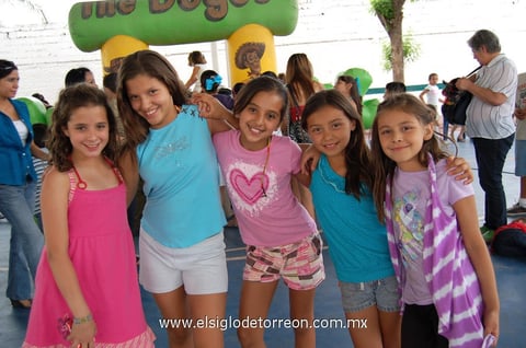 30042012 ASTRID , Bárbara, Ana Isabel, Allison y Andrea.