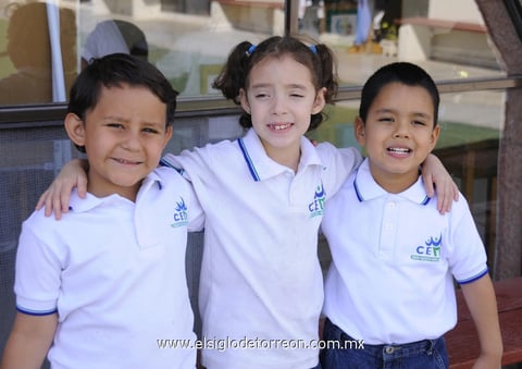 30042012 DIEGO , Alejandra y Ricardo.