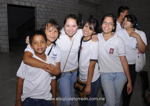 30042012 JULINA , Karla, Cynthia, Alondra, Clarisa y Cari.
