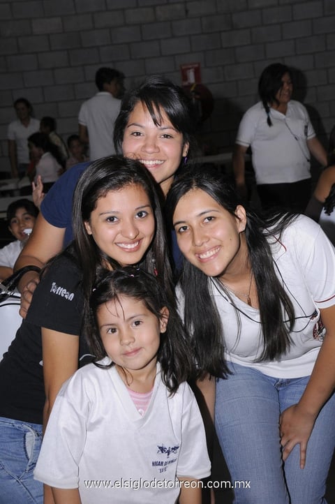 30042012 FERNANDA,  Talía, Evelyn y Edith.