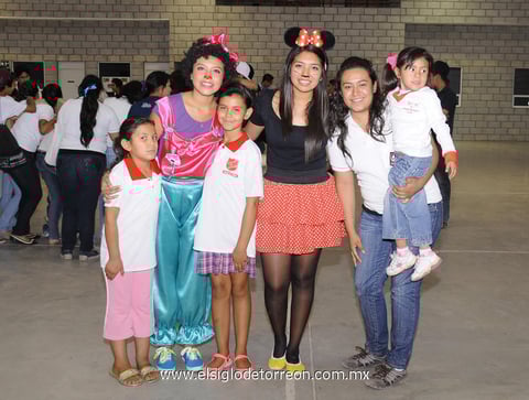 30042012 JOHAN , Elizabeth, Gaby, Bárbara y Maripaz.