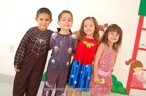 30042012 EVER,  Daniel, Valeria y María Ximena.