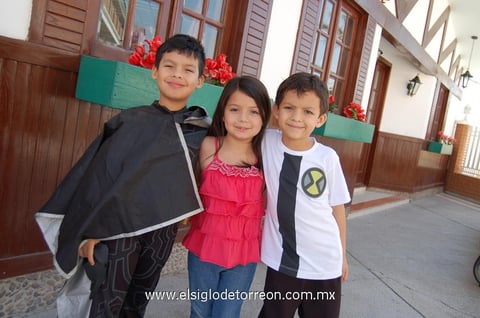30042012 JESúS  Antonio, Melissa y Leonardo.