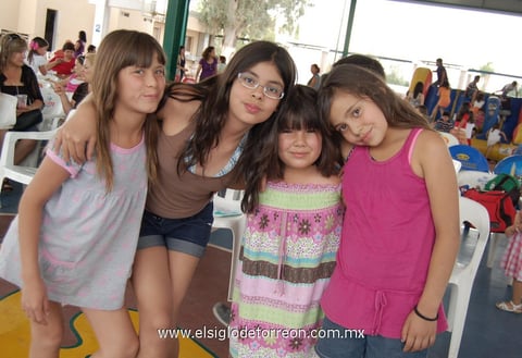 30042012 SOFíA , Vanessa, Bárbara y Valeria.