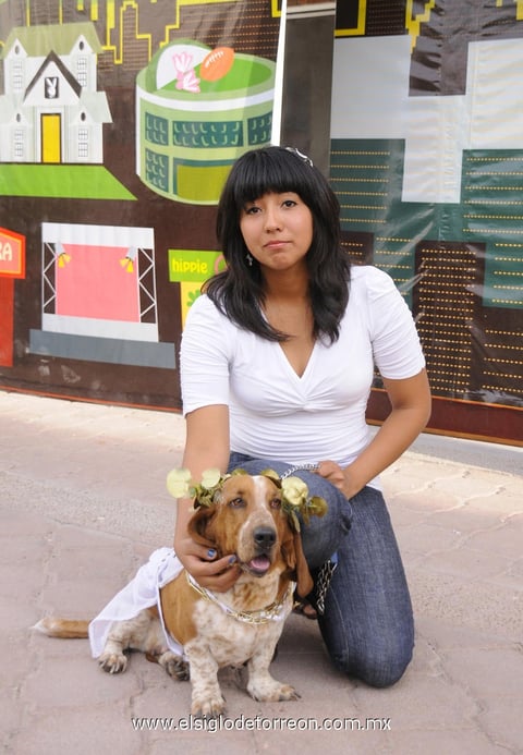 29042012 TANIA  Zúñiga y su perrita Nina.