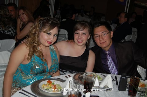 29042012 DIANA  Salgado, Cristina Salgado y Kevin Zabre.