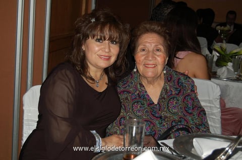 29042012 JUANITA  Macías y Aurora Rosales.