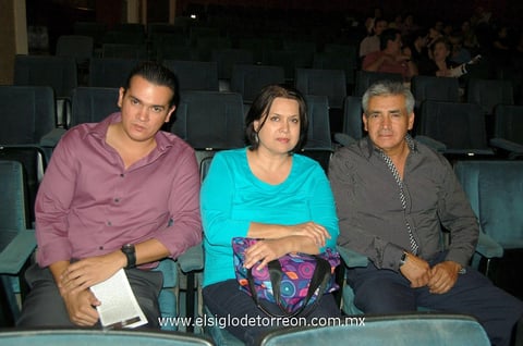 28042012 ARMANDO,  Olivia y Pedro Fuentes.