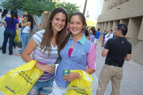 01052012 LORENA  y Alicia.