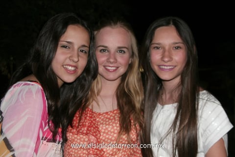 01052012 ANDREA  Dávila, Susy Jiménez y Gretha Braña.