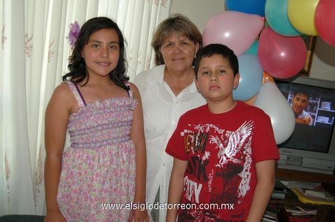 01052012 ANA  Priscila, Maripaz y Luis Alfonso.