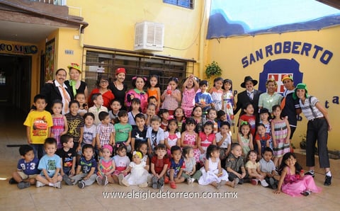 02052012 LINDO  festejo tuvieron pequeños estudiantes.