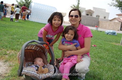 02052012 ERNESTO , Mariel, Michel y Jenny.