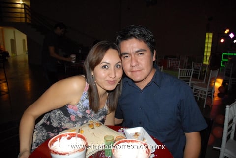 01052012 MAYRA  Zubiría y Adrián Córdova.