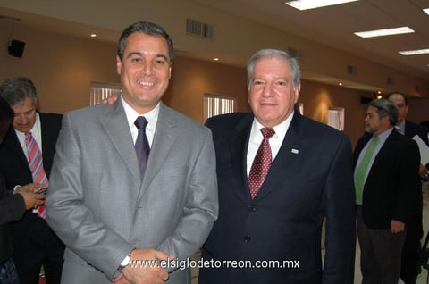 02052012 ANDRéS  Sotomayor y el rector de la Institución Héctor Acuña.