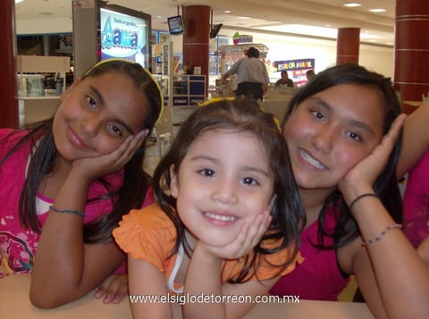 03052012 Niñas Fernanda, Lía y Sofía.