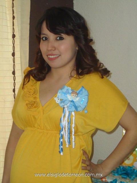 03052012 Mireya Parra Casas de López en su fiesta de canastilla por el próximo nacimiento de su primer bebé, el cual llevará por nombre Isaid.