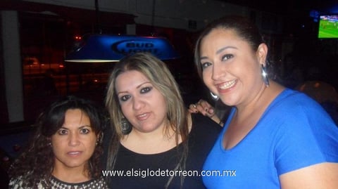 03052012 Claudia Borrel, Alejandra Flores e Irene.