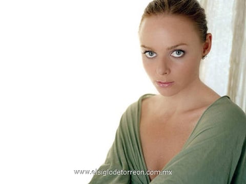 03052012 CONSIDERADA  como una diseñadora ética, por su respeto a la naturaleza, se ha ganado un lugar en la moda.