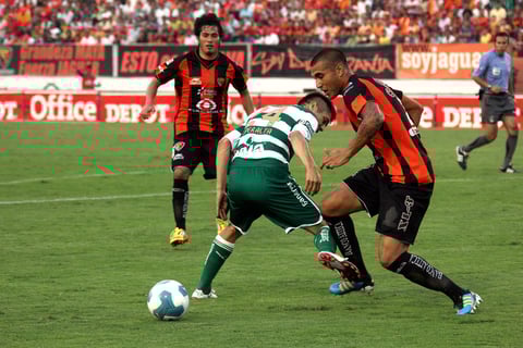 Jaguares fue valiente y se mostró sin complejos, pero Santos es demasiada pieza.