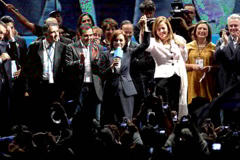 Tras proclamarse ganadora del debate que sostuvo con sus adversarios, la candidata presidencial del PAN, Josefina Vázquez Mota, se dirigió al salón BlackBerry a celebrar y pidió aprovechar este triunfo para que se refleje el 1 de julio.