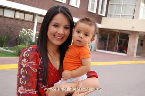 05052012 LILY  Chávez y Caritos Trasfí.